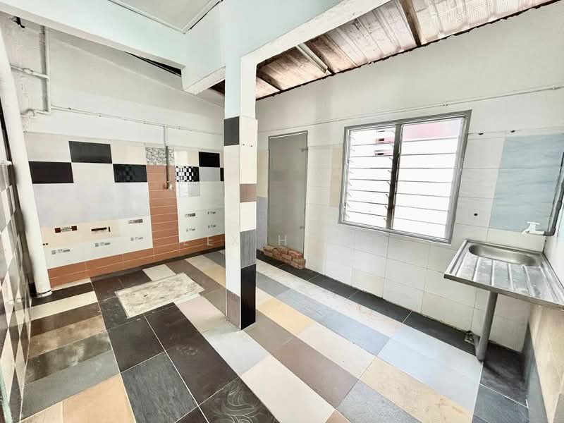 2-storey Terraced House for Sale in Taman Nora (Ulu Tiram) - Lex Hiew - Kitchen - PropertyGuru.com.my