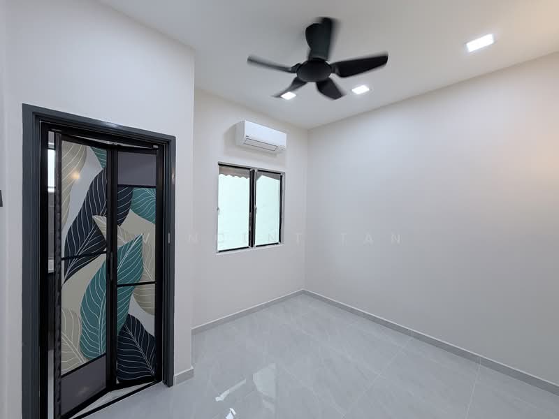Rumah Teres 2 Tingkat untuk Disewa di Bandar Sri Damansara (Selangor) - Vincent Tan - Back room 2 - PropertyGuru.com.my