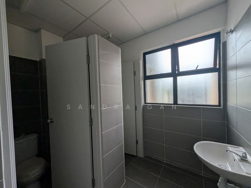 Terrace Factory for Rent in Taman Legenda Putra (Kulai) - Sandra Gan - Bathroom - PropertyGuru.com.my