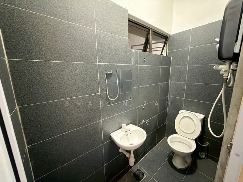 1-storey Terraced House for Rent in Taman Daya (Johor Bahru) - Sharon Tan - Bathroom - PropertyGuru.com.my