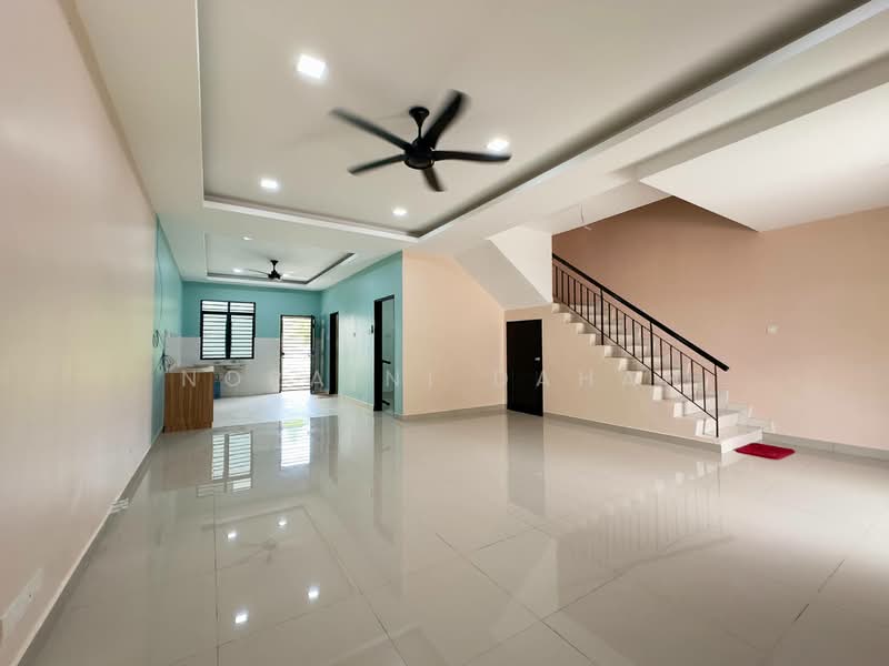 Rumah Teres untuk Dijual di Aman Putri (Sungai Buloh) - Noraini Dahan - Living Room - PropertyGuru.com.my
