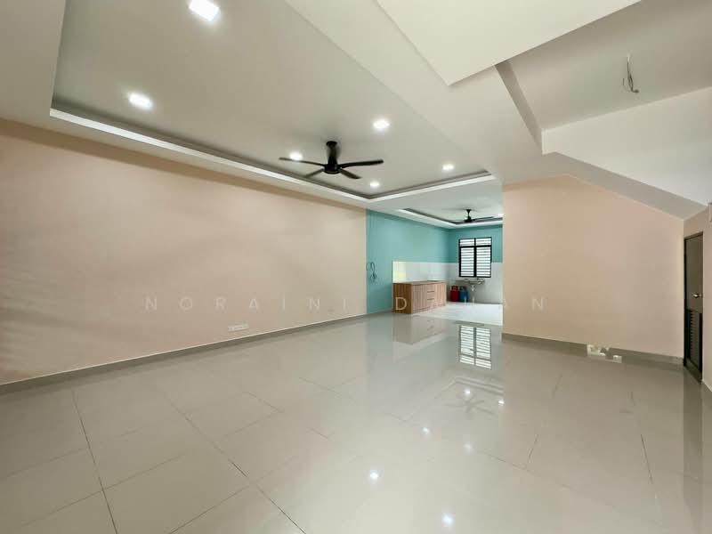 Rumah Teres untuk Dijual di Aman Putri (Sungai Buloh) - Noraini Dahan - Living Room - PropertyGuru.com.my