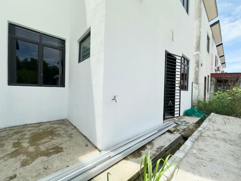 Rumah Teres untuk Dijual di Aman Putri (Sungai Buloh) - Noraini Dahan - Exterior - PropertyGuru.com.my