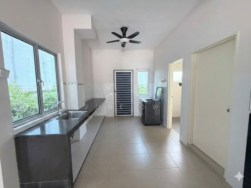 Rumah Teres 2 Tingkat untuk Dijual di Setia Ecohill (Semenyih) - June Ow - Kitchen - PropertyGuru.com.my