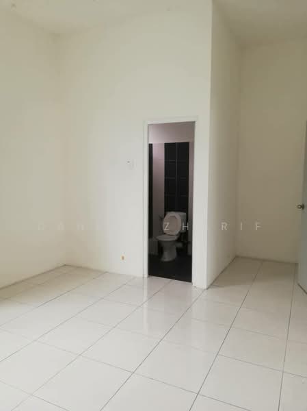 Rumah Teres 3 Tingkat untuk Disewa di Taman Beduk Indah (Sungai Bakap) - Danial Zharif - Bathroom - PropertyGuru.com.my