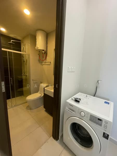 Kondominium untuk Disewa di Amberside @ Country Garden Danga Bay - Darren Ho - Bathroom - PropertyGuru.com.my