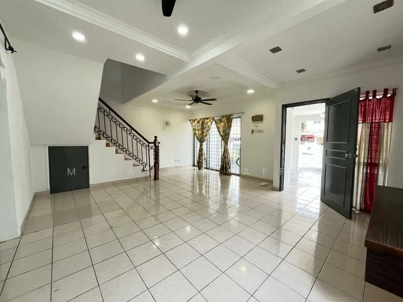 Rumah Teres 2 Tingkat untuk Disewa di Taman Lestari Permai (Seri Kembangan) - Muhammad Affan - Living Room - PropertyGuru.com.my