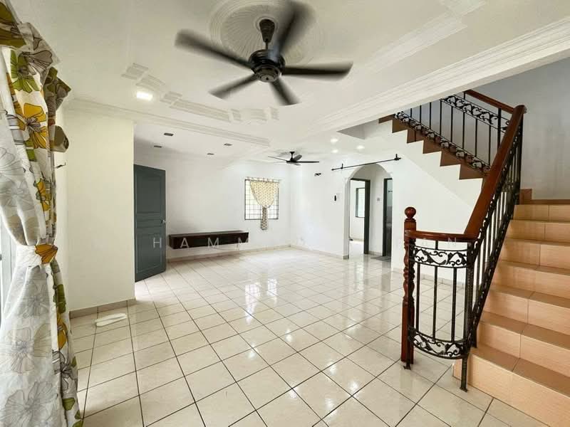 Rumah Teres 2 Tingkat untuk Disewa di Taman Lestari Permai (Seri Kembangan) - Muhammad Affan - Living Room - PropertyGuru.com.my