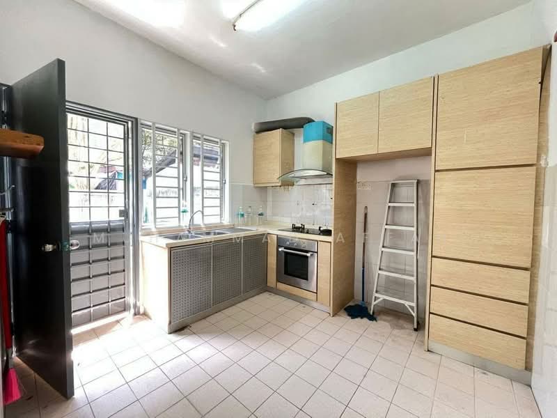 Rumah Teres 2 Tingkat untuk Disewa di Taman Lestari Permai (Seri Kembangan) - Muhammad Affan - Kitchen - PropertyGuru.com.my