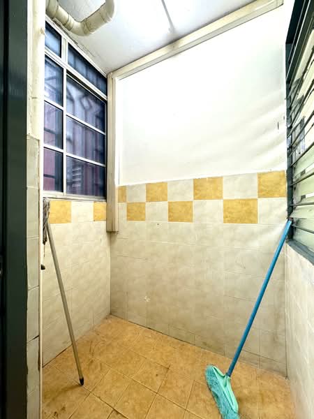 Pangsapuri untuk Dijual di Mentari Court - Ray Lee - Balcony - PropertyGuru.com.my