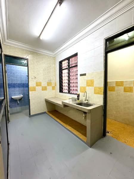 Pangsapuri untuk Dijual di Mentari Court - Ray Lee - Kitchen - PropertyGuru.com.my