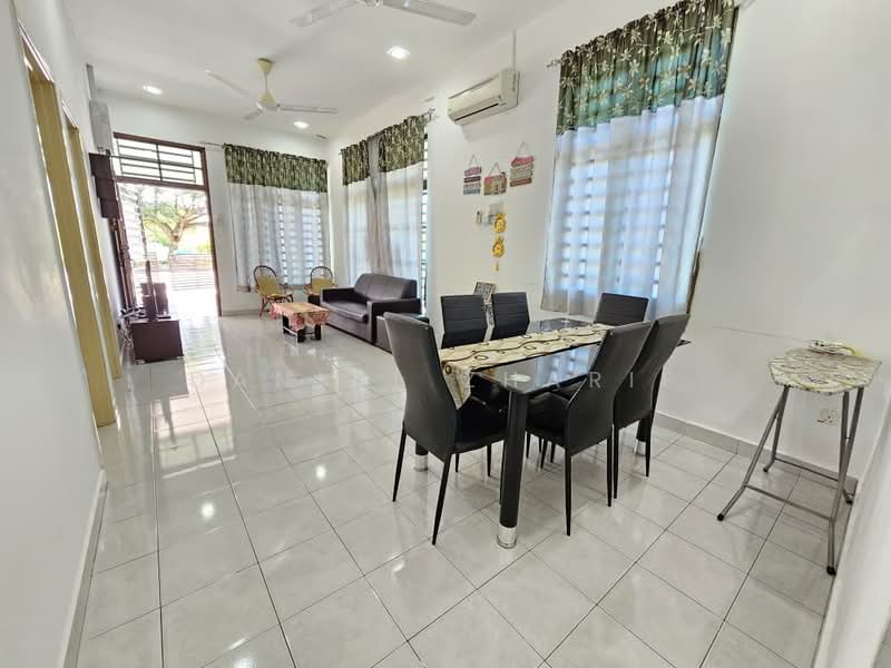 Rumah Teres 1 Tingkat untuk Dijual di Taman Bertam Perdana 3 (Kepala Batas) - Danial Zharif - Living Room - PropertyGuru.com.my