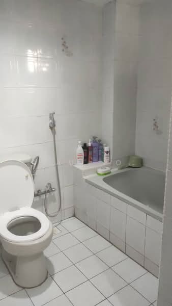 Kondominium untuk Dijual di Miharja Condominium - Paul Po - Bathroom - PropertyGuru.com.my