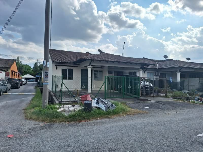 Single Storey End lot unit for sale - 1