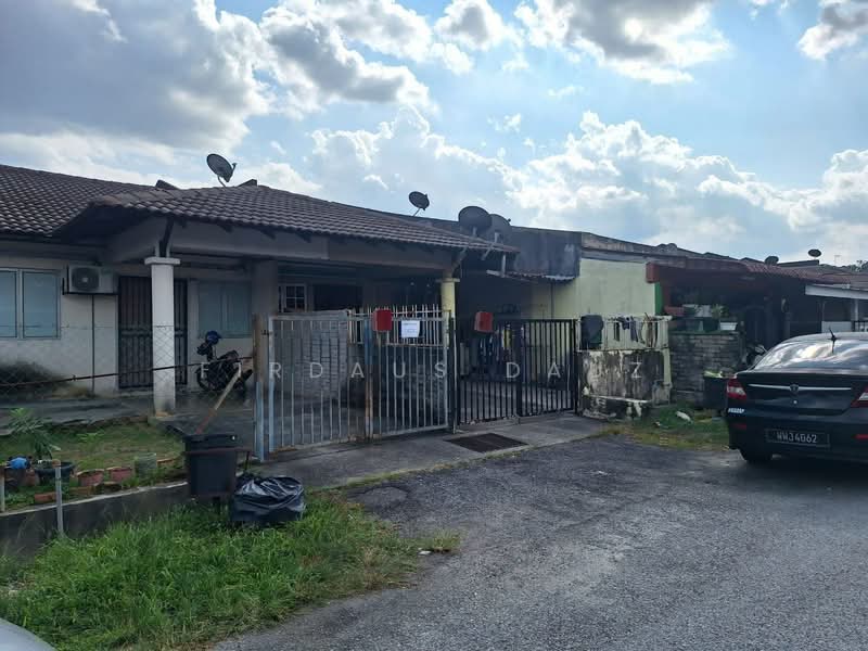 Single Storey End lot unit for sale - 2