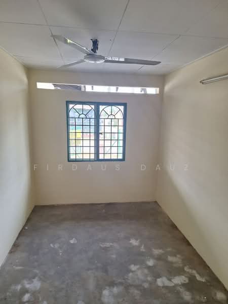 Single Storey End lot unit for sale - 4