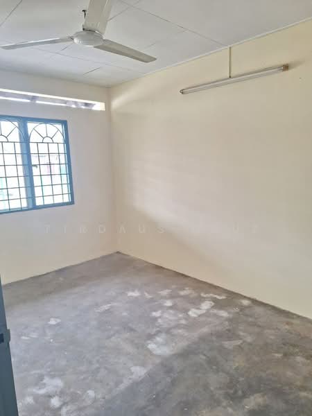 Single Storey End lot unit for sale - 5