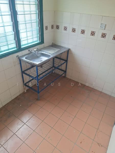 1-storey Terraced House for Sale in Beranang (Selangor) - Firdaus Dauz - Kitchen - PropertyGuru.com.my