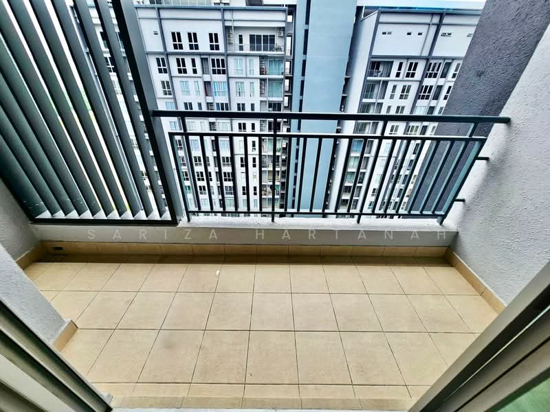 Condominium for Sale at Sanderling Lakefront - Sariza Hartanah - Balcony - PropertyGuru.com.my