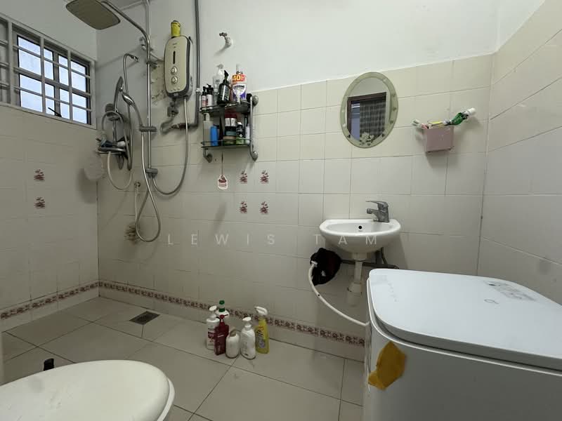 2-storey Terraced House for Sale in Taman Taming Jaya (Balakong) - Lewis Tam - Bathroom - PropertyGuru.com.my