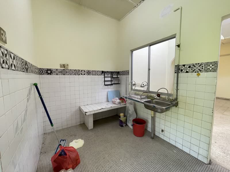 2-storey Terraced House for Rent in Taman Sri Melati (Selayang) - MY Loh - Kitchen - PropertyGuru.com.my