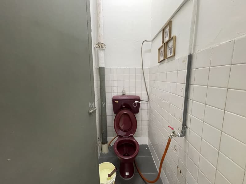 2-storey Terraced House for Rent in Taman Sri Melati (Selayang) - MY Loh - Bathroom - PropertyGuru.com.my