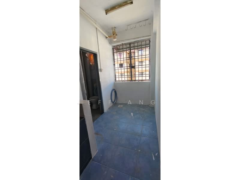 Flat for Sale at Rumah Pangsa Akasia - Jeff Ang - Bathroom - PropertyGuru.com.my