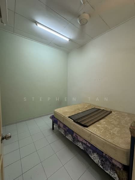 1.5-storey Terraced House for Rent in Taman Puteri Wangsa (Ulu Tiram) - Stephen Tan - Bedroom - PropertyGuru.com.my