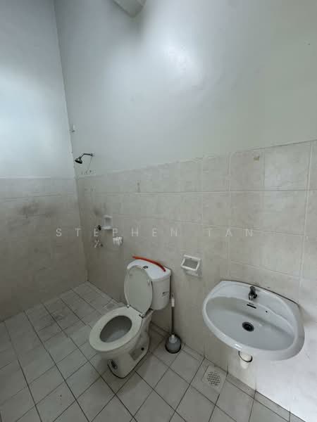 1.5-storey Terraced House for Rent in Taman Puteri Wangsa (Ulu Tiram) - Stephen Tan - Bathroom - PropertyGuru.com.my