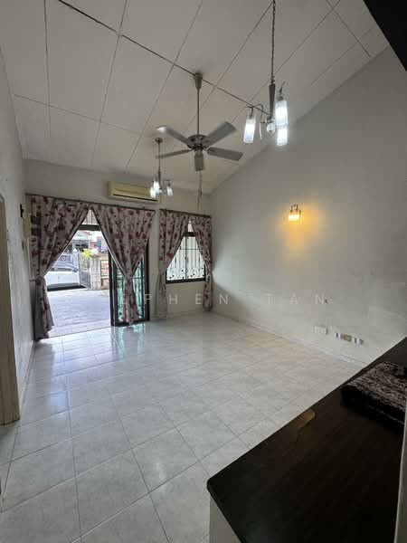 1.5-storey Terraced House for Rent in Taman Puteri Wangsa (Ulu Tiram) - Stephen Tan - Living Room - PropertyGuru.com.my