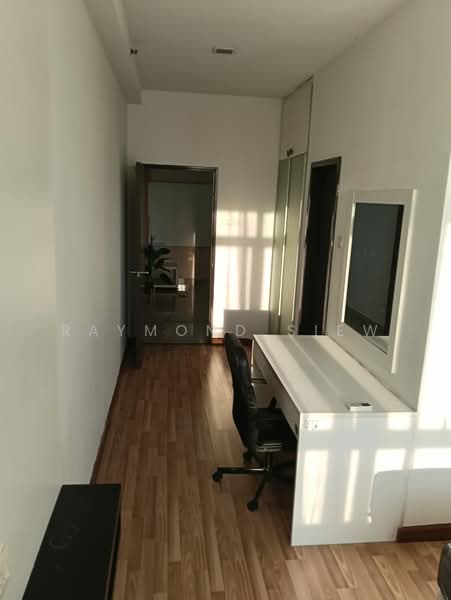 Kondominium untuk Disewa di Shaftsbury Residence - Raymond Siew - Corridor - PropertyGuru.com.my