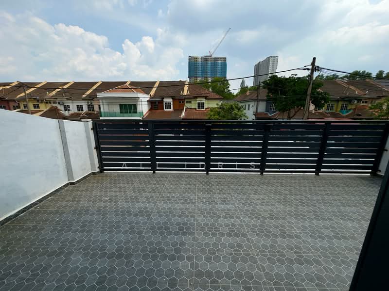 2-storey Terraced House for Sale in TAMAN PUCHONG UTAMA (Puchong) - Ali Idris - Exterior - PropertyGuru.com.my