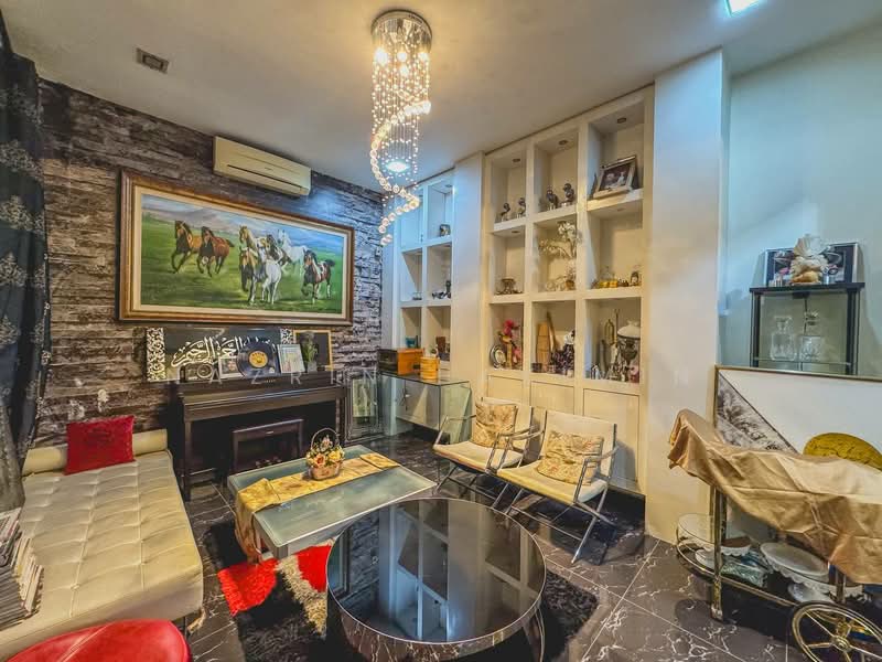 Bungalow House untuk Dijual di Kota Emerald (Rawang) - Nazrin Hakimin - Living Room - PropertyGuru.com.my