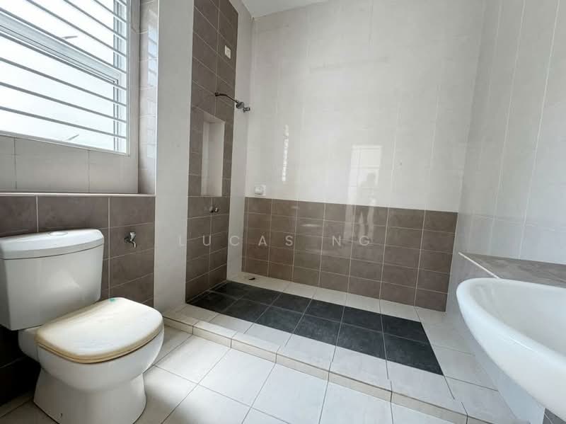 2-storey Terraced House for Sale in Setia Indah (Setia Alam) - Lucas Ng - Bathroom - PropertyGuru.com.my