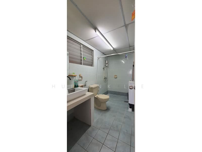 Kondominium untuk Disewa di Gurney Heights - Huizonk Lee - Bathroom - PropertyGuru.com.my