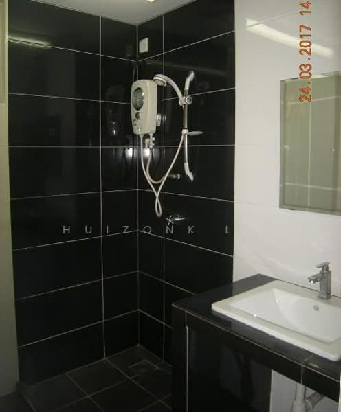 Kondominium untuk Disewa di Gurney Heights - Huizonk Lee - Bathroom - PropertyGuru.com.my