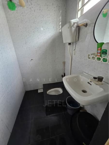 Rumah Teres 1 Tingkat untuk Dijual di Kampung Teluk Panglima Garang (Telok Panglima Garang) - Daniel Kok - Bathroom - PropertyGuru.com.my