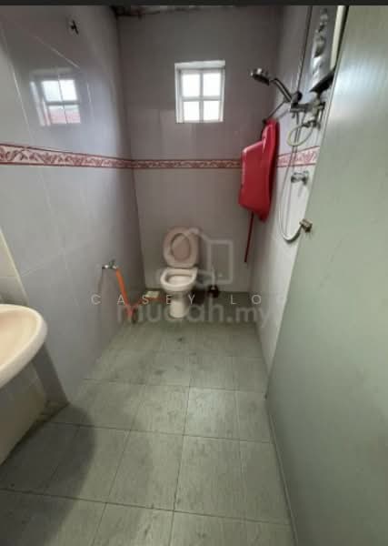 Rumah Teres 2 Tingkat untuk Dijual di Taman Usaha Jaya (Kepong) - Casey Loo - Bathroom - PropertyGuru.com.my