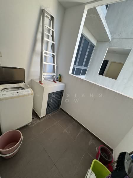 Servis Apartment untuk Disewa di Atlantis Residences (Pangsapuri Atlantis Kota Syahbandar) - Chin Siang Liow - Balcony - PropertyGuru.com.my