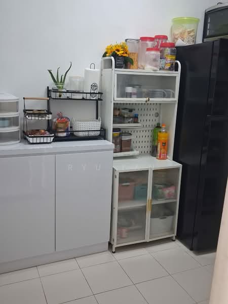 Pangsapuri untuk Disewa di Villa Krystal @ Bandar Selesa Jaya - Ryu Tan - Kitchen - PropertyGuru.com.my