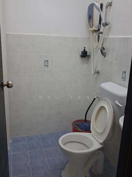 Pangsapuri untuk Disewa di Villa Krystal @ Bandar Selesa Jaya - Ryu Tan - Bathroom - PropertyGuru.com.my