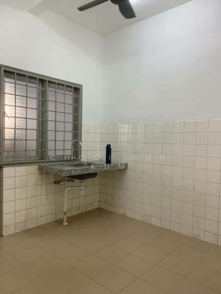 Rumah Teres 2 Tingkat untuk Disewa di Happy Garden (Kuchai Lama) - Chooi Mun Kum - Kitchen - PropertyGuru.com.my
