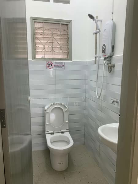 Rumah Teres 2 Tingkat untuk Disewa di Happy Garden (Kuchai Lama) - Chooi Mun Kum - Bathroom - PropertyGuru.com.my