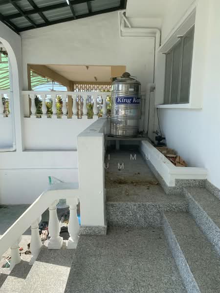 Rumah Teres 2 Tingkat untuk Disewa di Happy Garden (Kuchai Lama) - Chooi Mun Kum - Car Porch with Water Tank - PropertyGuru.com.my