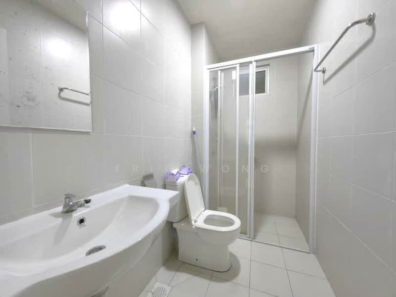 Servis Apartment untuk Disewa di Meridin Bayvue Serviced Apartment - Eric Wong - Bathroom - PropertyGuru.com.my