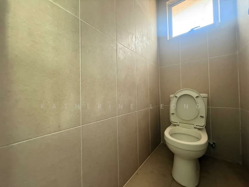 Kedai untuk Dijual di Bukit Beruntung (Selangor) - Katherine Leong - Bathroom - PropertyGuru.com.my