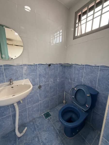 Terraced House for Rent in Taman Johor Jaya (Johor Bahru) - Daphne Lee - Bathroom - PropertyGuru.com.my