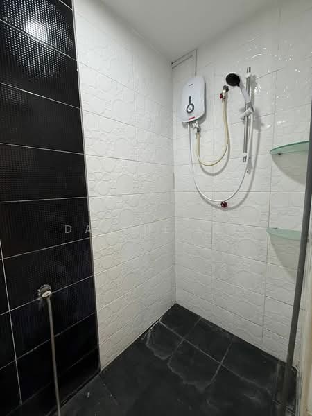 Terraced House for Rent in Taman Johor Jaya (Johor Bahru) - Daphne Lee - Bathroom - PropertyGuru.com.my