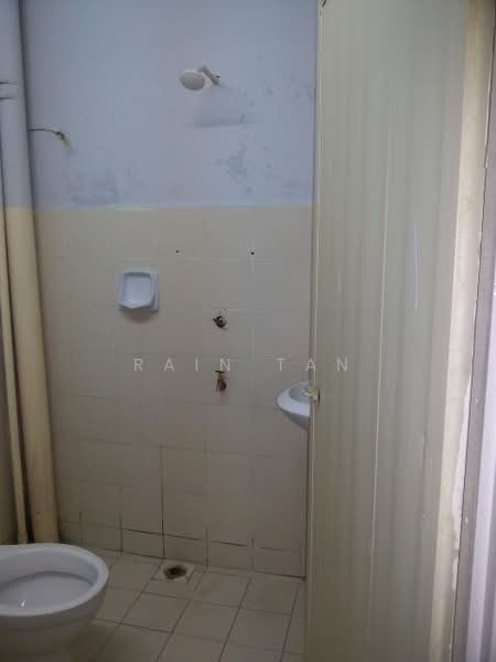 Rumah Teres 2 Tingkat untuk Disewa di Sri Petaling (Kuala Lumpur) - Rain Tan - Bathroom - PropertyGuru.com.my