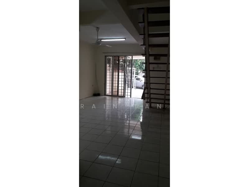 Rumah Teres 2 Tingkat untuk Disewa di Sri Petaling (Kuala Lumpur) - Rain Tan - Living Room - PropertyGuru.com.my